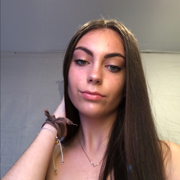 Meet your Posher, Mia - Picture 1 of 1